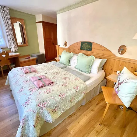 Historisches Au Faucon Von 1535 4*