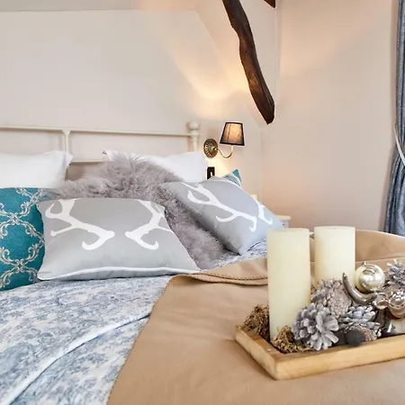 Historisches Au Faucon Von 1535 Gasthof Wissembourg