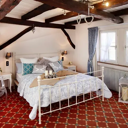 Historisches Au Faucon Von 1535 Gasthof Wissembourg