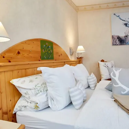 Historisches Gaestehaus Au Faucon Von 1535 Wissembourg