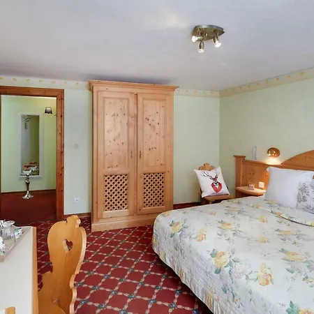 Historisches Au Faucon Von 1535 4*